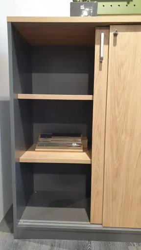 Büroschrank mit Schiebetüren